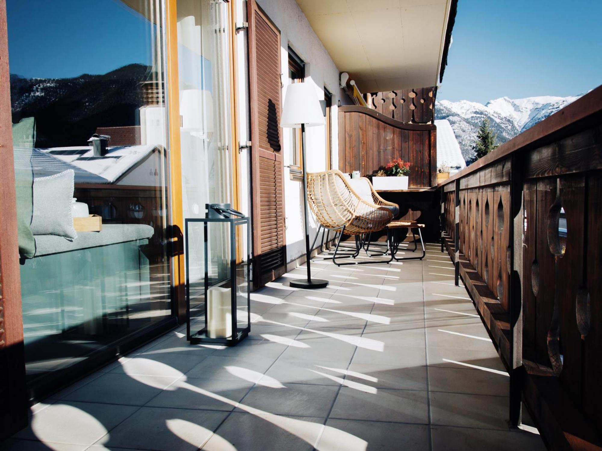 Die Karwendelsuite - 5 Sterne Fewo Mit Bestem Bergblick, Zentrumsnah & Ruhig Gelegen, Familienfreundlich Mittenwald Exterior photo