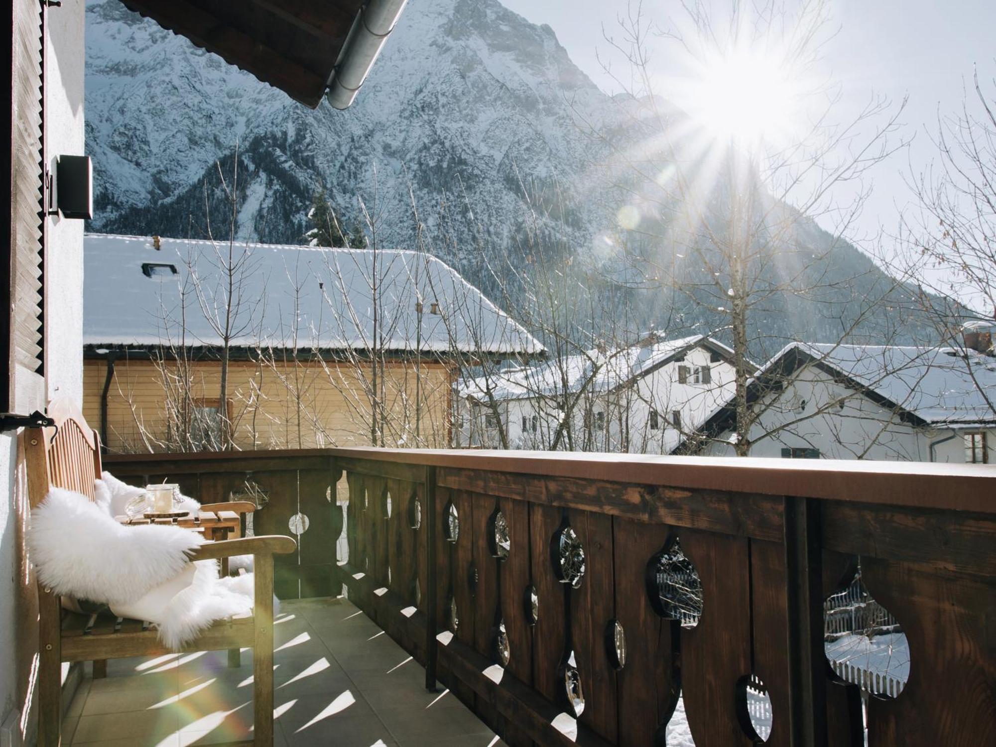 Die Karwendelsuite - 5 Sterne Fewo Mit Bestem Bergblick, Zentrumsnah & Ruhig Gelegen, Familienfreundlich Mittenwald Exterior photo