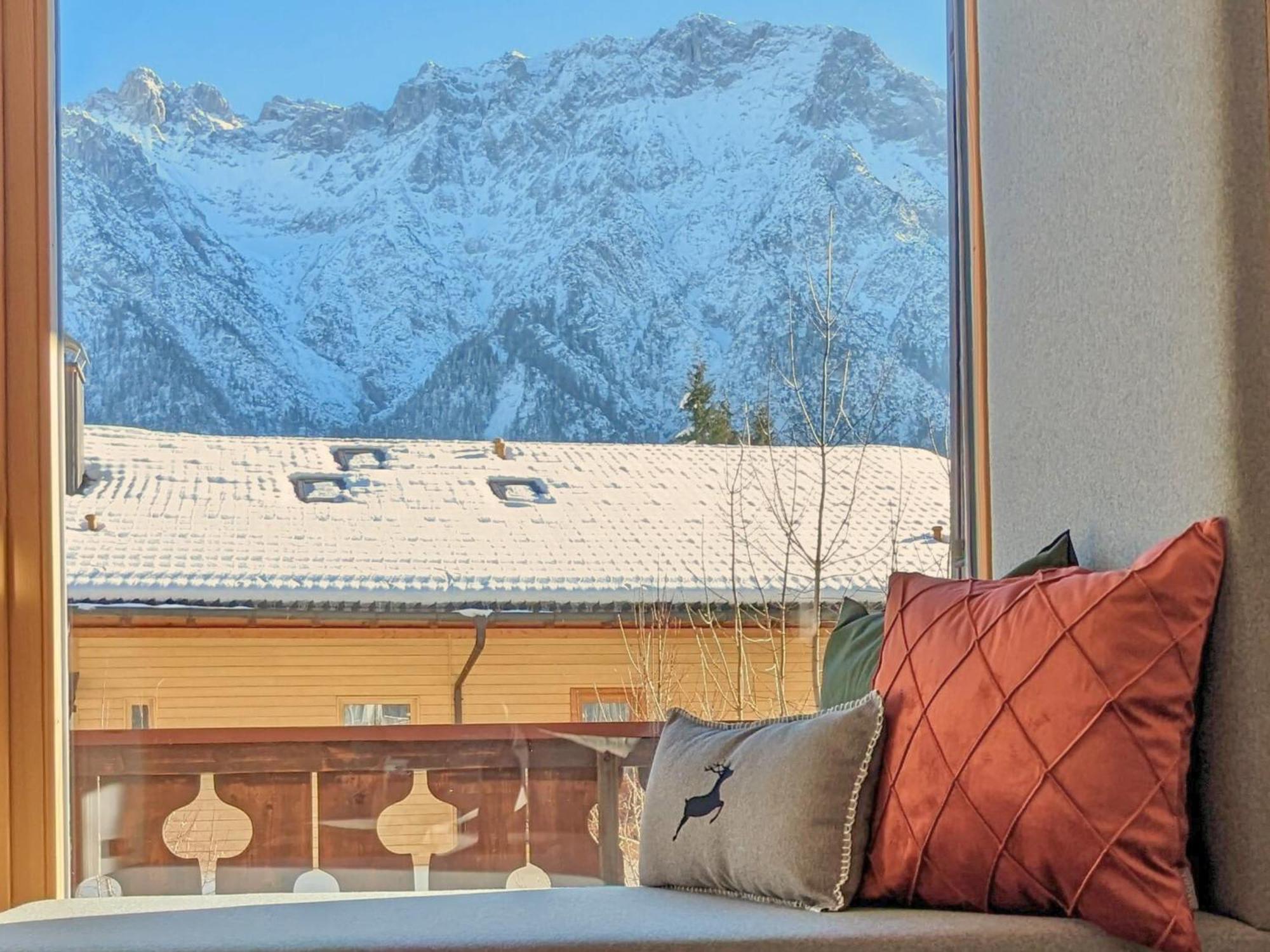 Die Karwendelsuite - 5 Sterne Fewo Mit Bestem Bergblick, Zentrumsnah & Ruhig Gelegen, Familienfreundlich Mittenwald Exterior photo